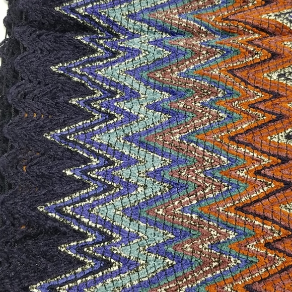 New Missoni Scarf - Picture 3 of 6